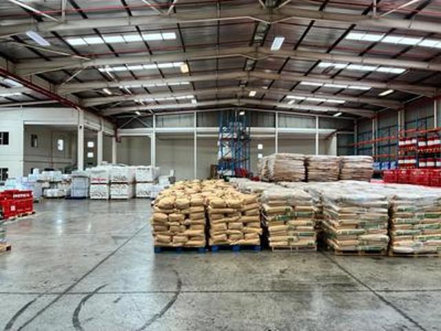 prime warehouse, offices and yard to.