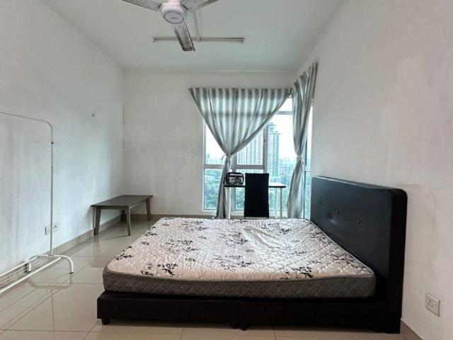 Prime Area Room | Near University & Mall