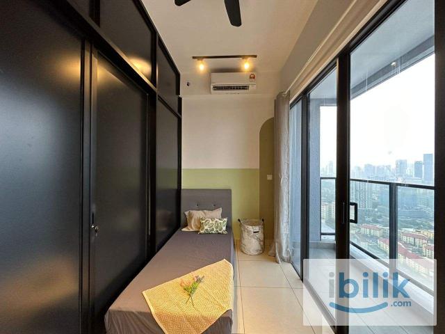 Prime Area Room | Near University & Mall