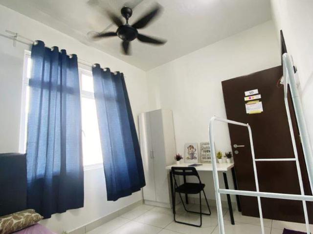 ️ Prime Area Room | Near University & Mall