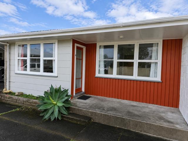Prime beach location two bed unit