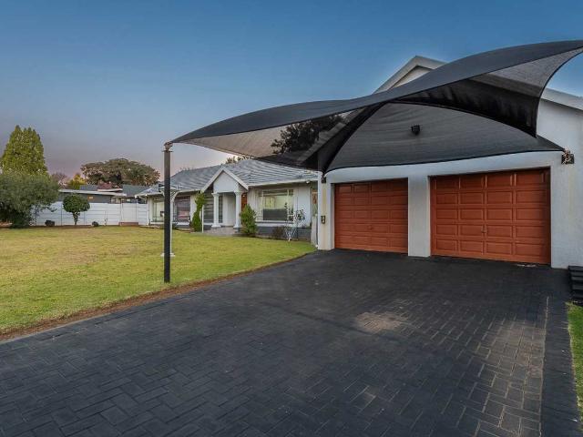 PRIME BRACKENHURST LOCATION | FULLY RENOVATED FAMILY HOME WITH TEENPAD