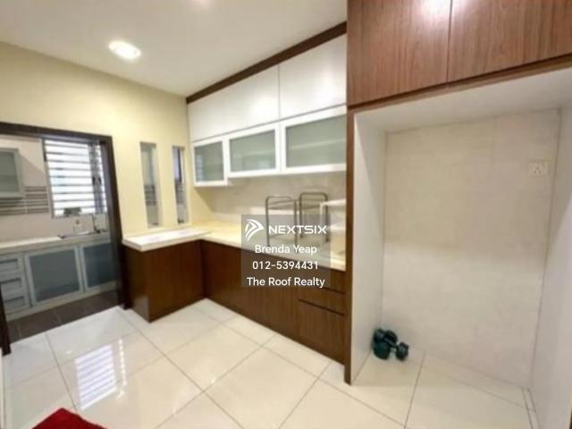 Prime city center shop unit Prominent location for strong signage impact Heavy pedestrian + vehicle traffic – great for business Mature surrounding commercial area