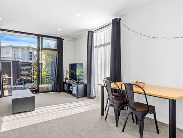 Prime city fringe location!