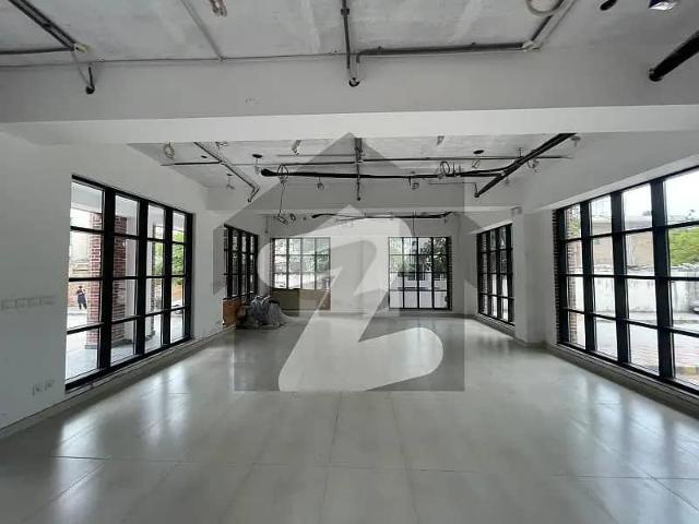 Prime Commercial Building for Sale G 11/3