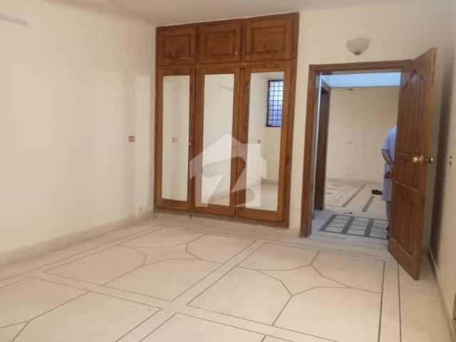 Prime Corner Location Extra Land Spacious & Elegant Living i 8