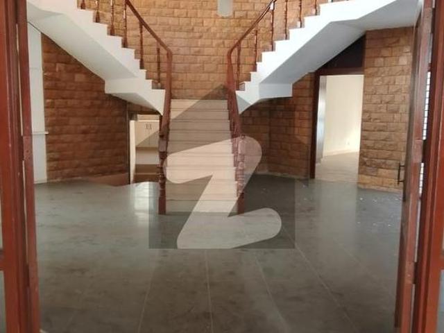 Prime DHA phase 5 Army Housing 1050 Yards Luxury Bungalow | 2+4 Bed | Huge Lawn DHA Phase 5