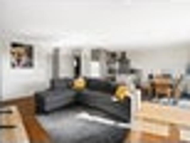Prime Inner City Townhouse With Double Garage