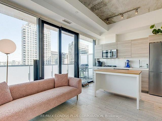 Prime King West Penthouse! Stunning Views & Terrace! See It Now!
