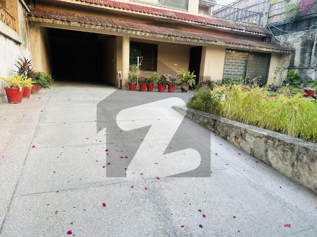 Prime Located House In F6/1 Size 444 Sq Yards For Sale F 6/1