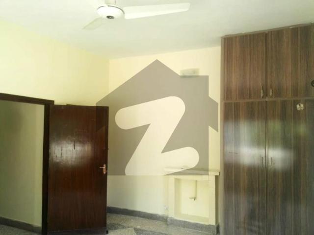 Prime Location 444 Square Yards Old House For Sale F 6