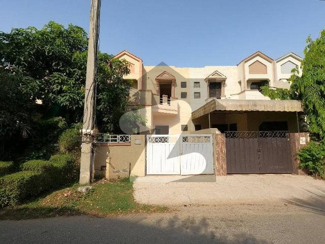 Prime Location 4 Marla House In Eden For sale At Good Location
