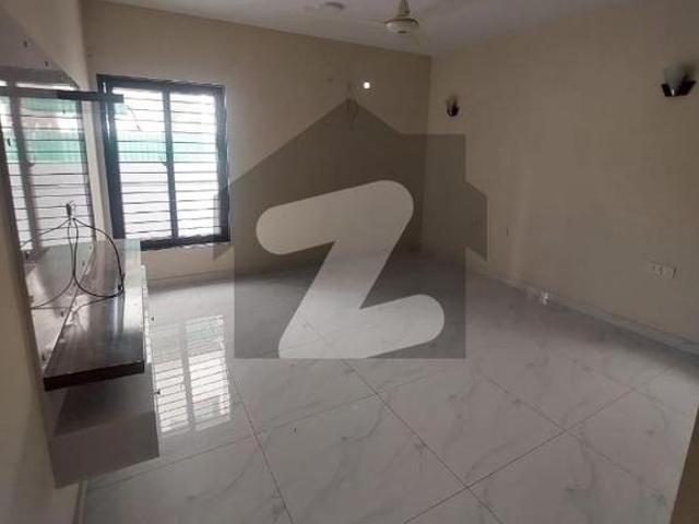 Prime Location 500 Square Yards House Ideally Situated In DHA Phase 8