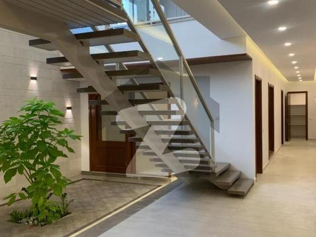 Prime Location 500 Square Yards House Ideally Situated In DHA Phase 8