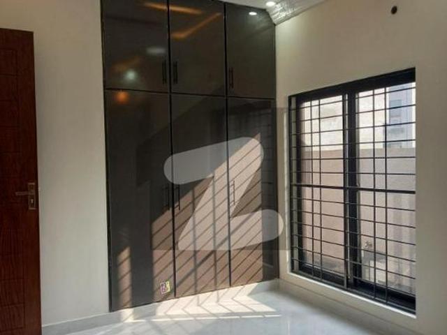 Prime Location 5 Marla Flat for Rent on 3rd Floor in Broadway Commercial, Park View City Lahore Park View City Broadway Commercial