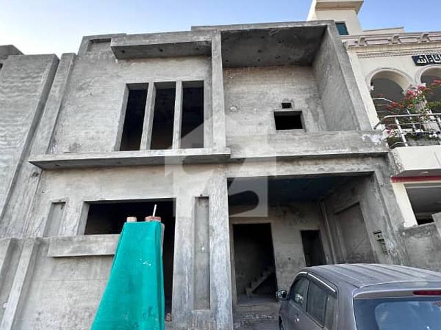 Prime Location 5 Marla Grey House Solid Owner Built for Sale in Platinum Block Park View City Lahore