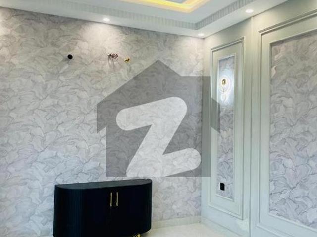 Prime Location 5 Marla House Ideally Situated In Central Park Block E