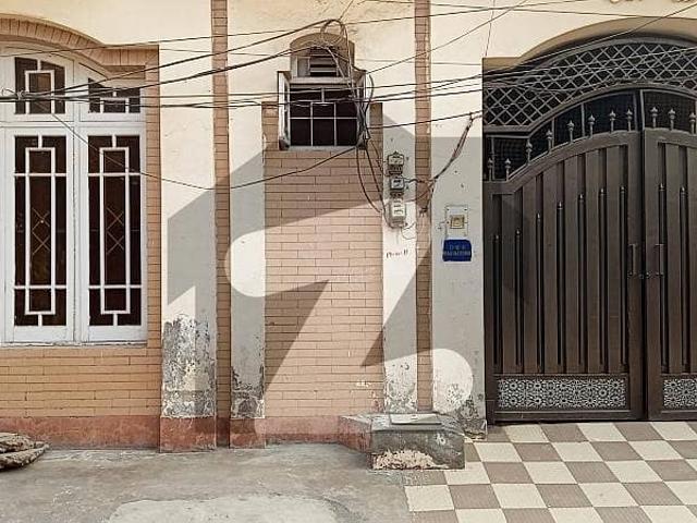 Prime Location 5 Marla House Ideally Situated In Madina Town