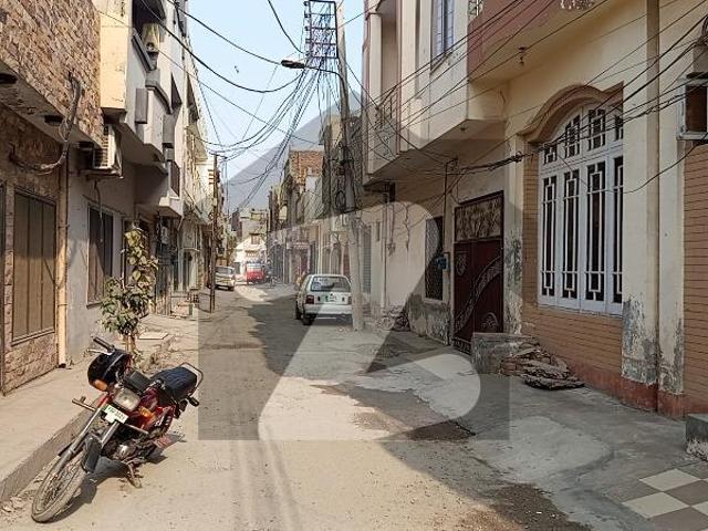 Prime Location 5 Marla House In Central Madina Town For sale Madina Town