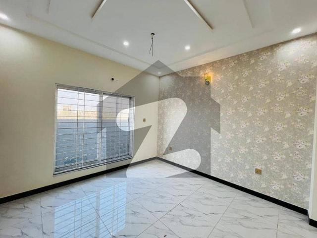 Prime Location 5 Marla Lower Portion for Rent in Platinum Block Park View City Lahore
