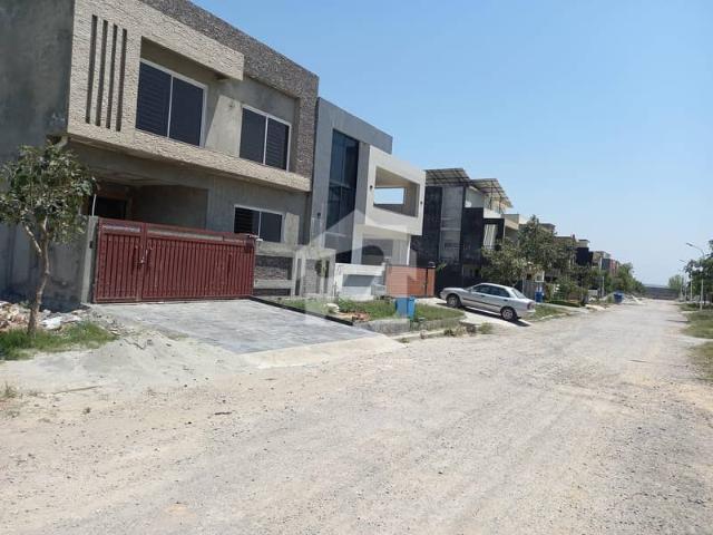 Prime Location 5 Marla Plot for Sale in Block C, Gulberg Residencia