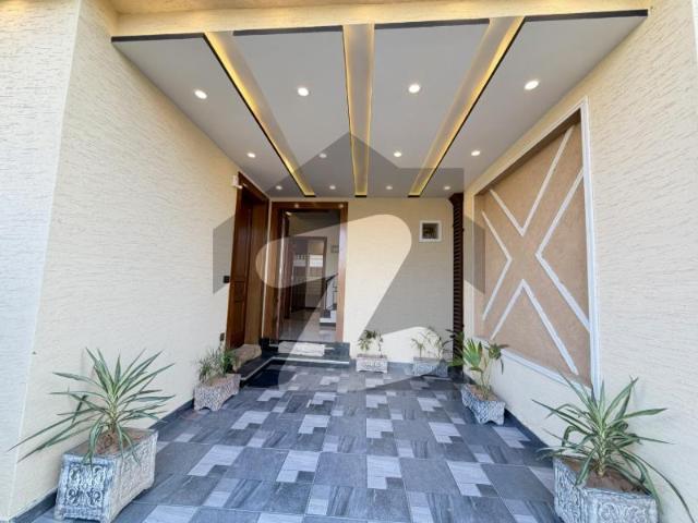 Prime location 5 marla 4 bed house bahria town phase 8