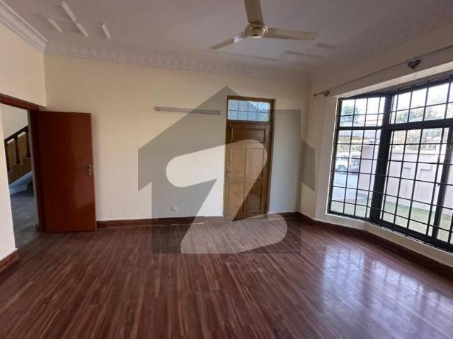 Corner Luxury 6 Bedroom Beautiful House E 7