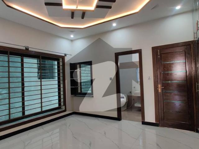 Prime Location 6 Marla House Is Available For sale Airport Housing Society Sector 4