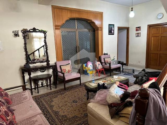 Prime Location 6 Bed, 6 Bath House For Sale In F 10, Islamabad 555 Sq Yards, 50x100