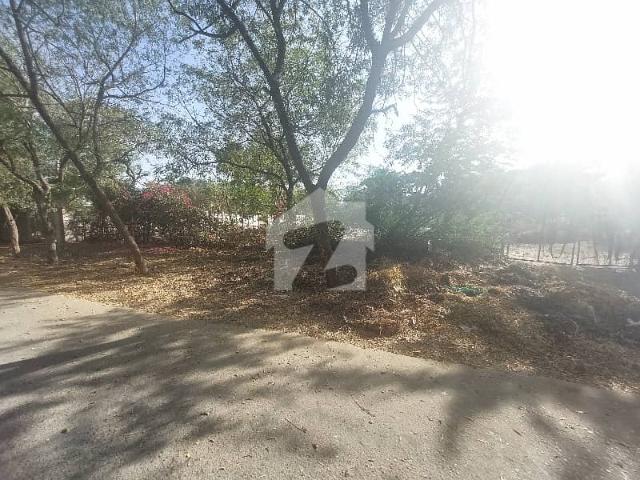 Prime location 700 square yards corner 70 wide road plot for sale in sector z gulshan e maymar karachi
