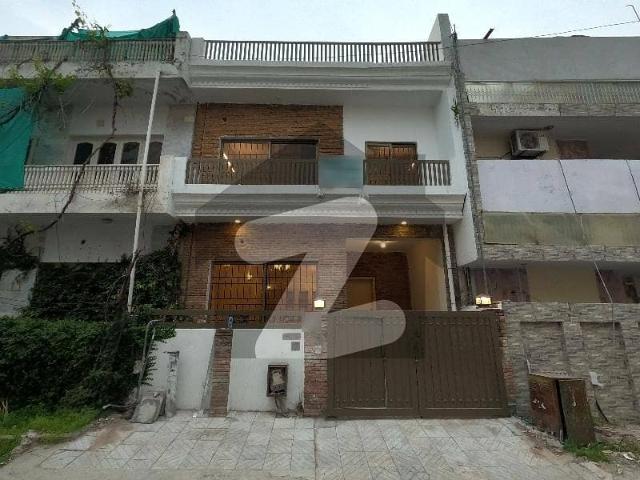 Prime Location 800 Square Feet House In F 10/3 Is Available