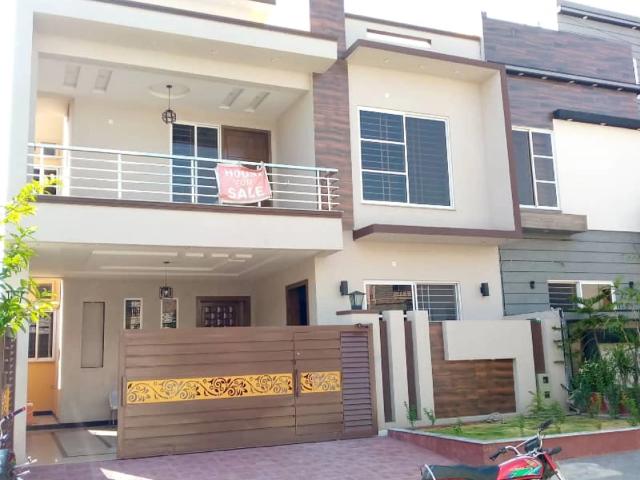 Prime location 8 Marla luxury brand new double unit house available fo Islamabad FECHS ID 92431