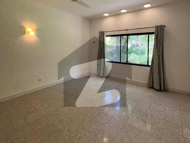 Prime Location 8 Bedroom House F 6