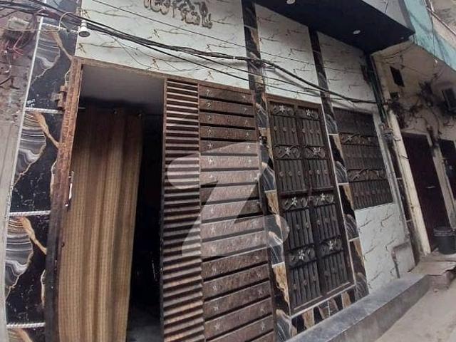Prime Location 900 Square Feet House Is Available In Affordable Price In Daroghewala