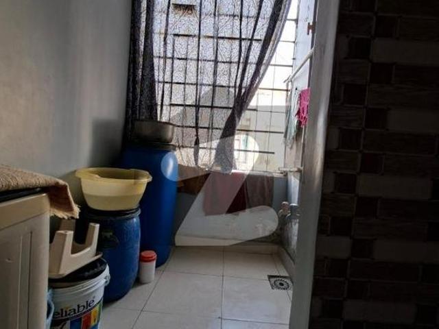 Prime Location 1000 Square Feet Flat For Rent In Saddar Town