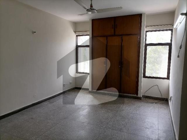 Prime Location 10 Marla Flat In Askari Of Lahore Is Available For rent Askari 5