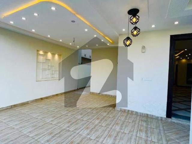 Prime Location 10 Marla House Up For Sale In Buch Executive Villas