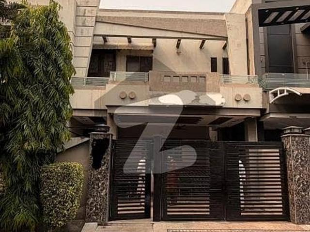 Prime Location 10 Marla House For Grabs In Canal View Housing Scheme