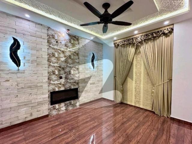 Prime Location 10 Marla House For sale In The Perfect Location Of Citi Housing Society