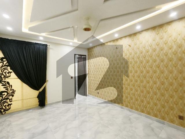 Prime Location 10 Marla House For Sale In Bankers Town