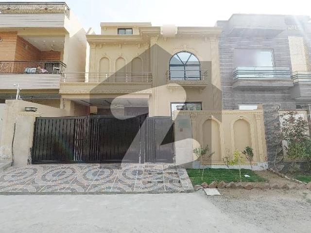 Prime Location 10 Marla House For Sale In Bankers Town