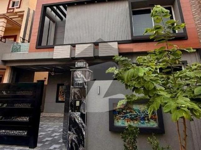Prime Location 10 Marla House For Sale In Canal View Housing Scheme