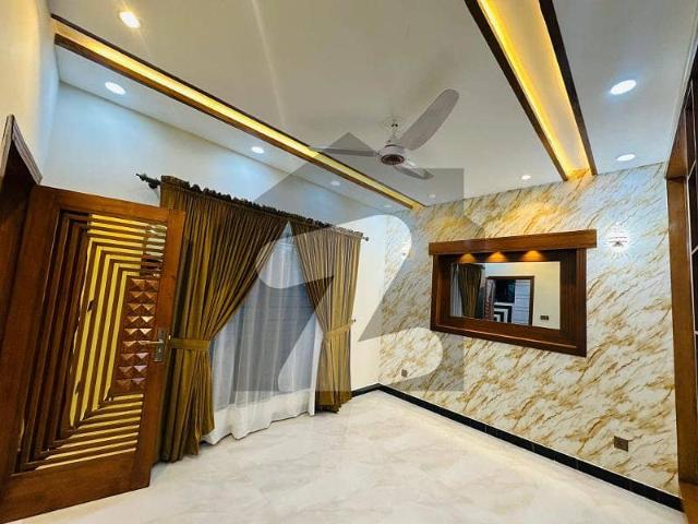 Prime Location 10 Marla House For Sale In Park View City, Lahore
