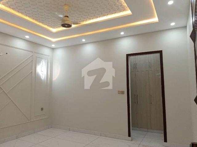 Prime Location 10 Marla House For rent Available In Wapda Town