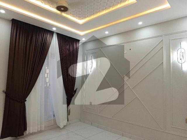 Prime Location 10 Marla House For rent Available In Wapda Town