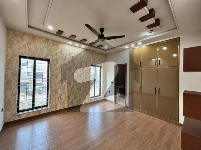 Prime Location 10 Marla House Ideally Situated In Citi Housing Society