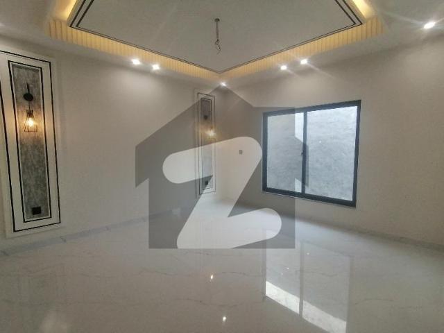 Prime Location 10 Marla House Ideally Situated In Royal Orchard