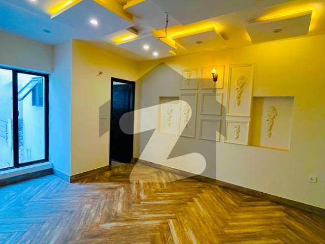 Prime Location 10 Marla House In Buch Executive Villas