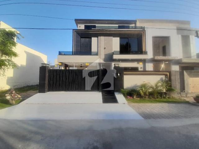Prime Location 10 Marla House In Central Park Block G