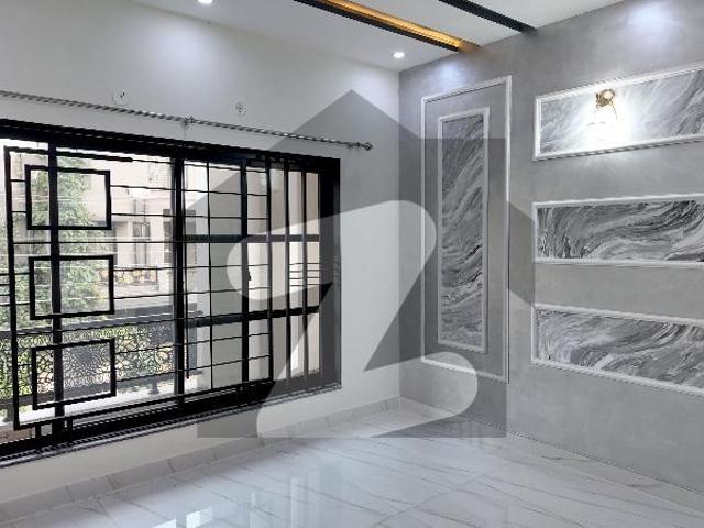 Prime Location 10 Marla House In LDA Avenue Is Available For sale LDA Avenue
